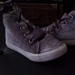 Cat & Jack booties (8T)